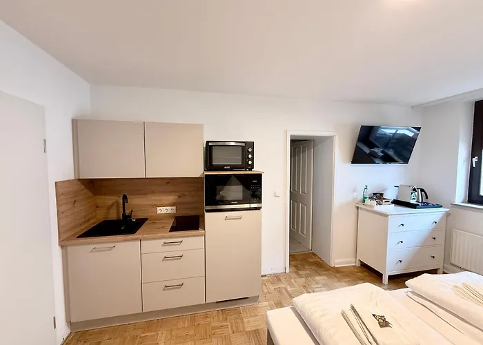 Colleen Wesertal Pensión 3*